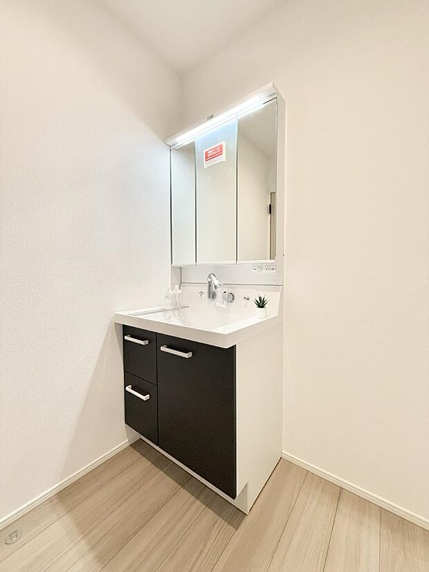 ■明るい洗面所は毎朝の歯磨きも楽しくできちゃいそうです♪