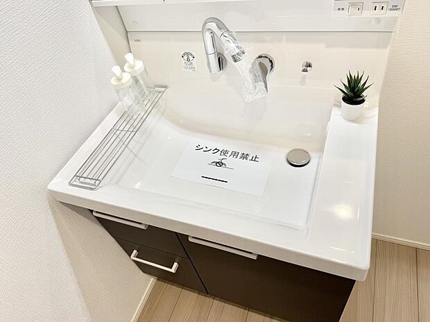 ■手洗いや顔を洗う時も快適に使える便利なシャワー