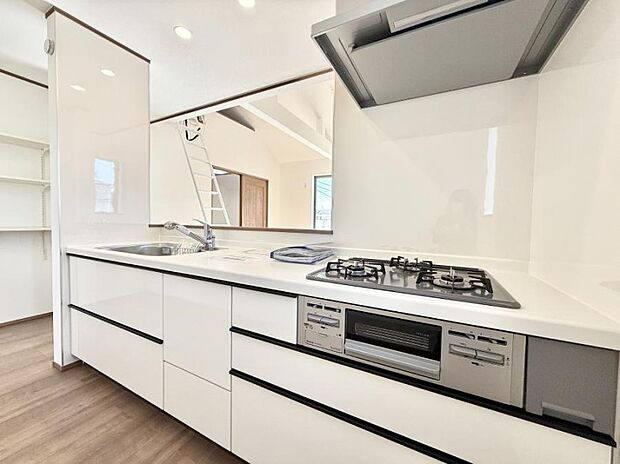 ■シンプルで機能的、毎日使いやすいキッチン