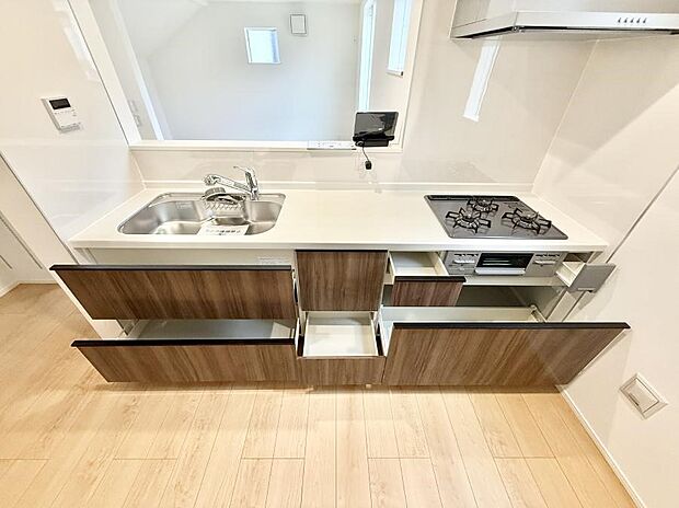 ■シンプルで機能的、毎日使いやすいキッチン