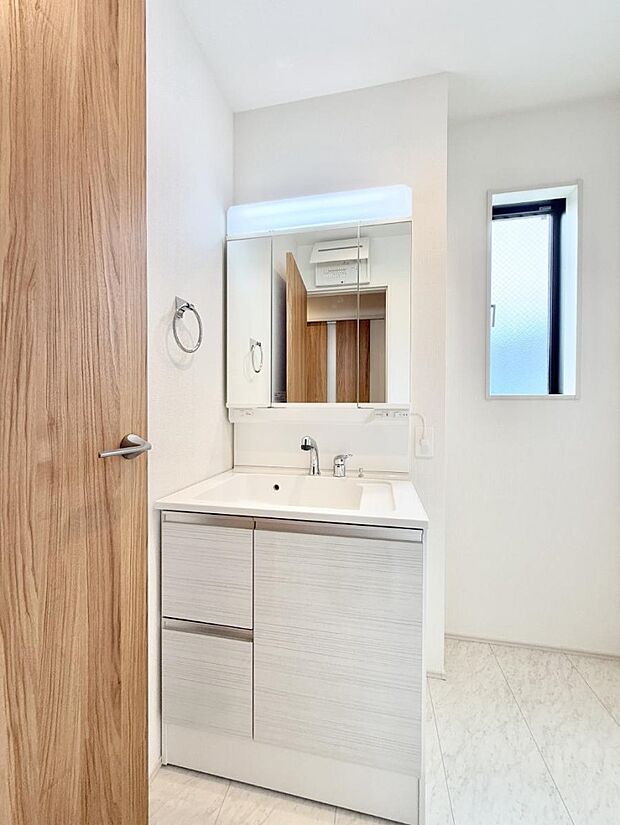 ■明るい洗面所は毎朝の歯磨きも楽しくできちゃいそうです♪