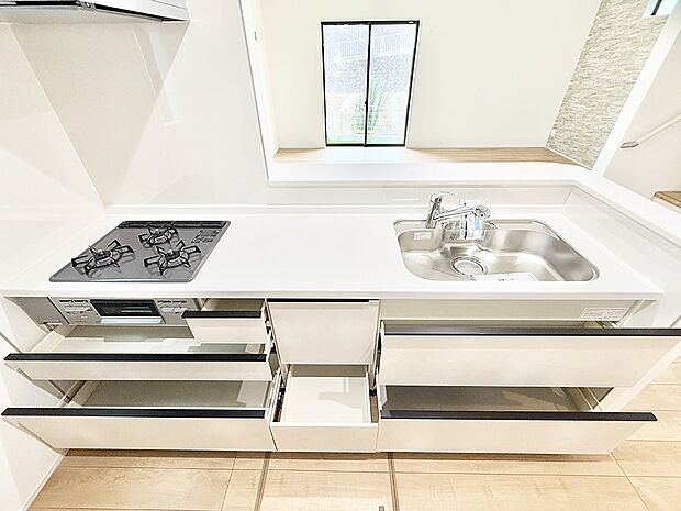 ■シンプルで機能的、毎日使いやすいキッチン