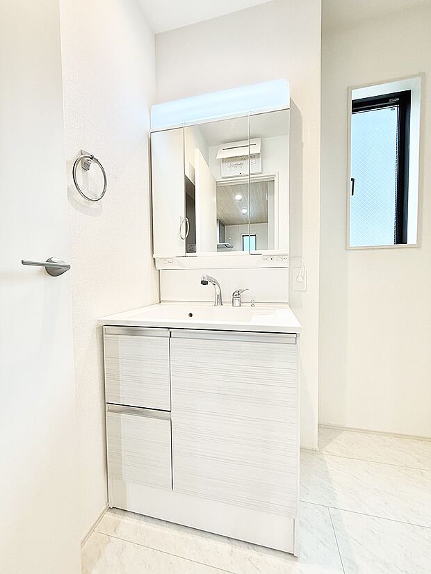 ■明るい洗面所は毎朝の歯磨きも楽しくできちゃいそうです♪