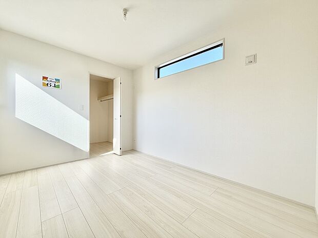 ■落ち着いた色合いの壁面、ゆっくり寛げるバスルーム