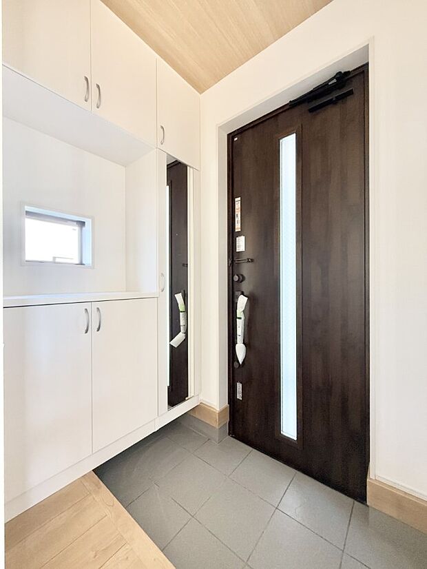 ■ 毎日を気持ちよく迎える、明るく温もりのある玄関