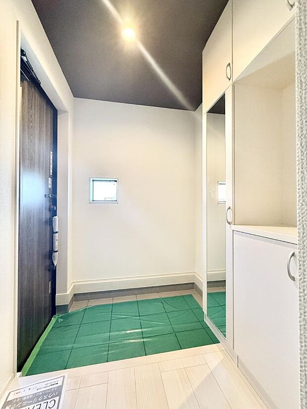 ■ 毎日を気持ちよく迎える、明るく温もりのある玄関