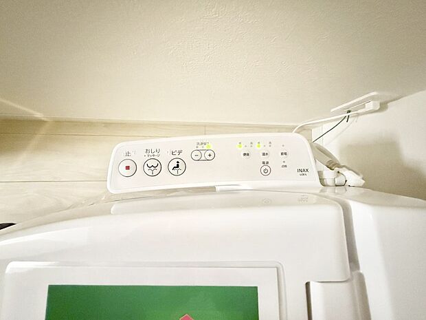 ■温水洗浄で快適、清潔感が保たれるシャワートイレ