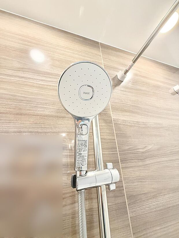 ■手元で簡単に止水できるため、水の無駄遣いを減らすことができます。