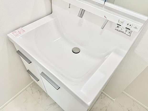 ■手洗いや顔を洗う時も快適に使える便利なシャワー