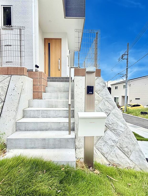 ■ 心地よい暮らしへとつながる、温かい玄関