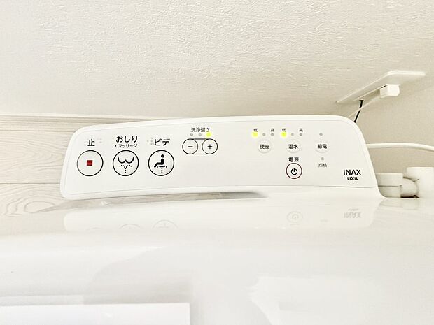 ■温水洗浄で快適、清潔感が保たれるシャワートイレ