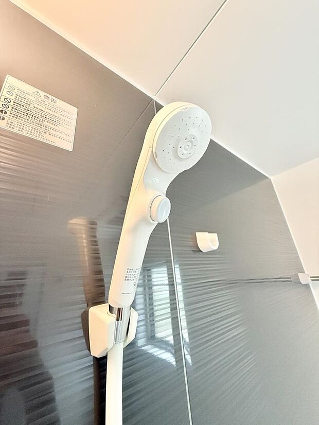 ■手元で簡単に止水できるため、水の無駄遣いを減らすことができます。