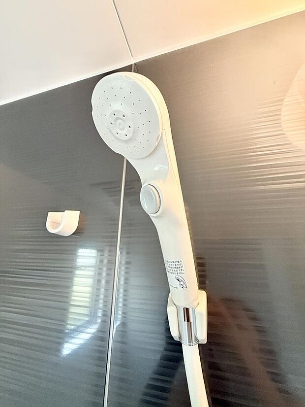 ■手元で簡単に止水できるため、水の無駄遣いを減らすことができます。