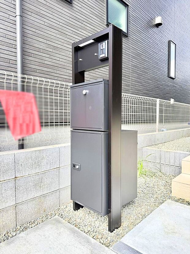 ■不在時でも荷物が受け取れる便利な宅配ボックス