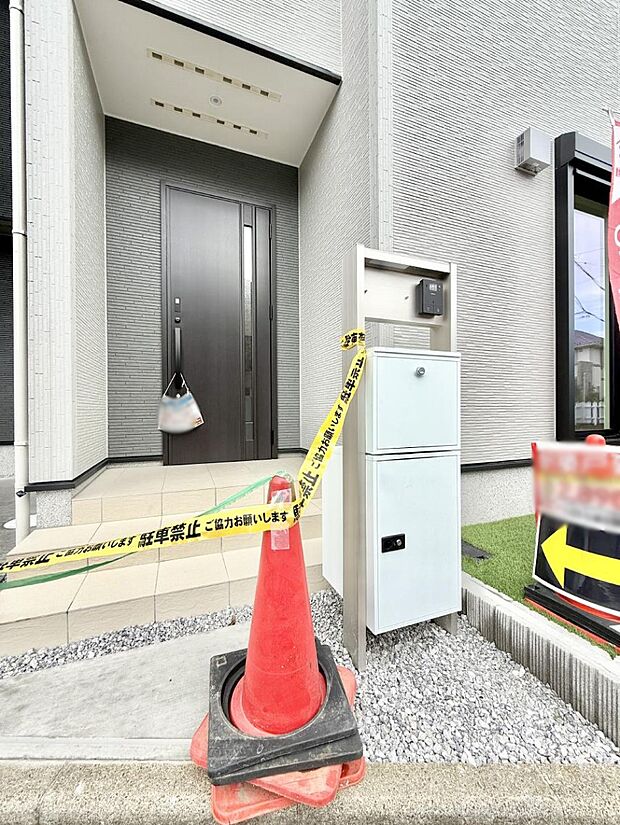 ■ シンプルで美しく、住まいの第一印象を彩る玄関です