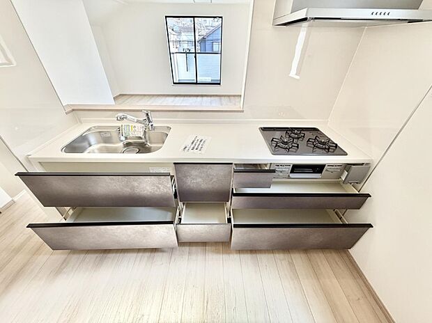 ■シンプルで機能的、毎日使いやすいキッチン