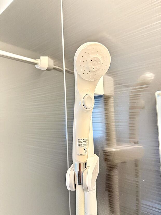 ■手元で簡単に止水できるため、水の無駄遣いを減らすことができます。