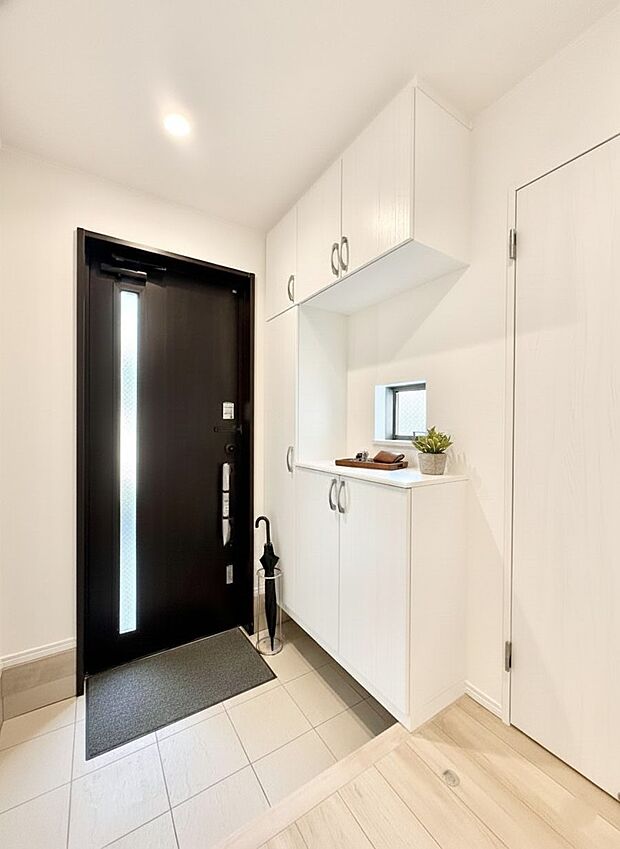 ■綺麗にしておきたい玄関ですね ※家具はイメージです