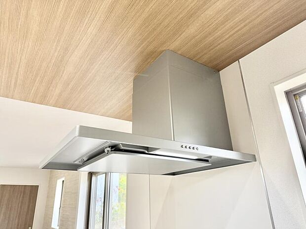 ■フードに覆われている為、匂いが換気扇に誘導され、効率的に排煙ができます