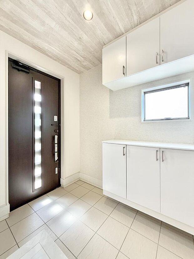 ■ 毎日を気持ちよく迎える、明るく温もりのある玄関