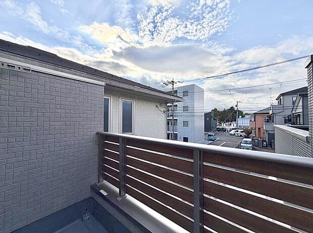 ■ 心地よい風と光を感じる、くつろぎのバルコニー