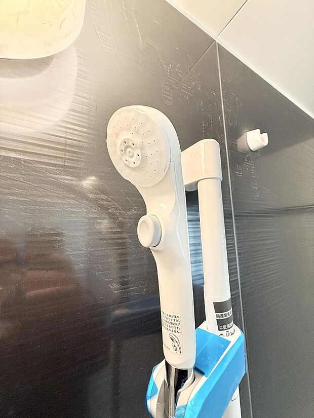 ■手元で簡単に止水できるため、水の無駄遣いを減らすことができます。