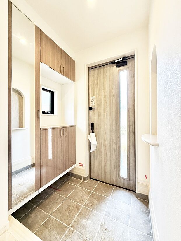 ■ 毎日を気持ちよく迎える、明るく温もりのある玄関