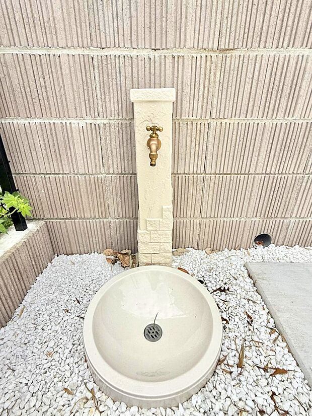 ■ガーデニングや洗車などの際に大活躍な屋外立水栓