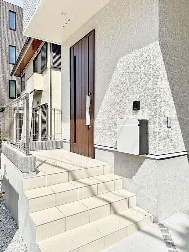 ■ 家族とゲストをやさしく迎える、心温まる玄関