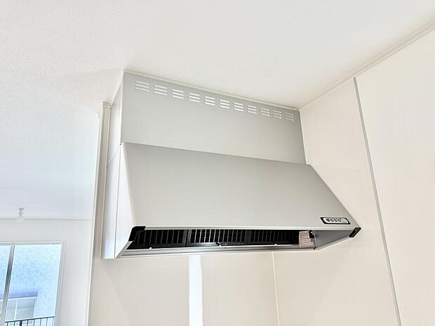 ■フードに覆われている為、匂いが換気扇に誘導され、効率的に排煙ができます