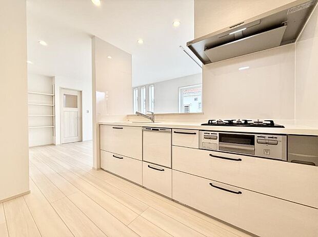 ■シンプルで機能的、毎日使いやすいキッチン