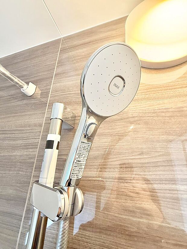 ■わざわざシャワー水栓のレバーまで手を伸ばす必要がなく、簡単に止水できる