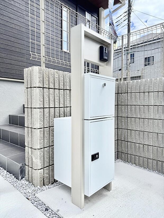 ■ シンプルで美しく、住まいの第一印象を彩る玄関です