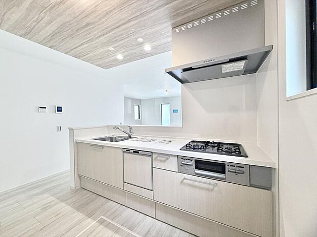 ■シンプルで機能的、毎日使いやすいキッチン