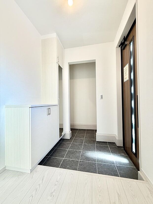 ■ 毎日を気持ちよく迎える、明るく温もりのある玄関