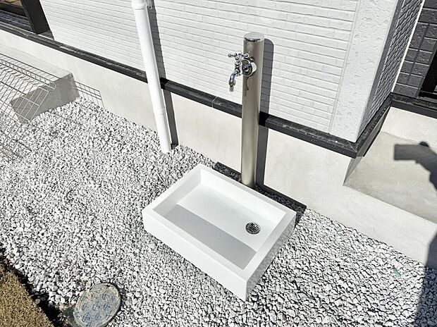 ■ガーデニングや洗車などの際に大活躍な屋外立水栓