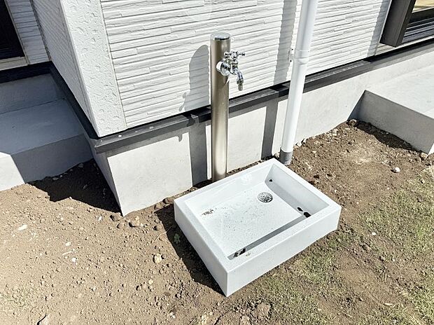 ■ガーデニングや洗車などの際に大活躍な屋外立水栓