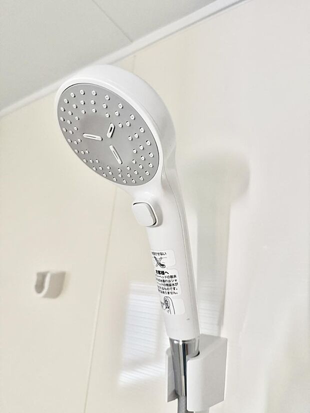 ■わざわざシャワー水栓のレバーまで手を伸ばす必要がなく、簡単に止水できる