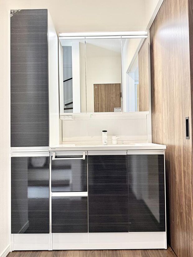 ■明るい洗面所は毎朝の歯磨きも楽しくできちゃいそうです♪