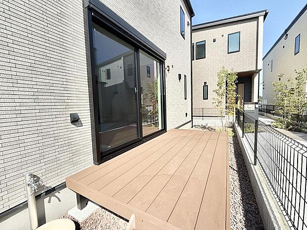 ■天気の良い日はウッドデッキでのんびり日向ぼっこ