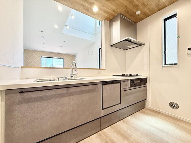 ■シンプルで機能的、毎日使いやすいキッチン