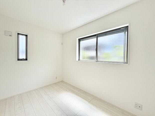 ■シンプルな空間で、収納付きベッドやデスクなど、多機能な家具を活用しやすいです