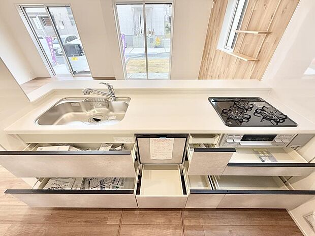 ■シンプルで機能的、毎日使いやすいキッチン