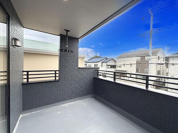 ■ 心地よい風と光を感じる、くつろぎのバルコニー