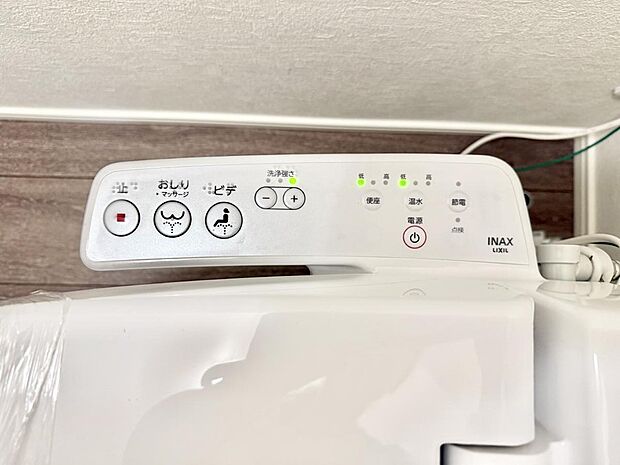 ■温水洗浄で快適、清潔感が保たれるシャワートイレ