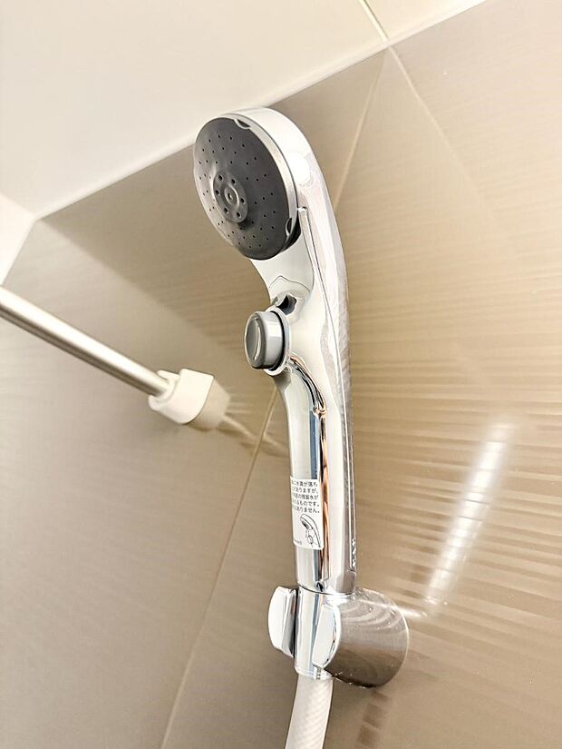 ■手元で簡単に止水できるため、水の無駄遣いを減らすことができます。