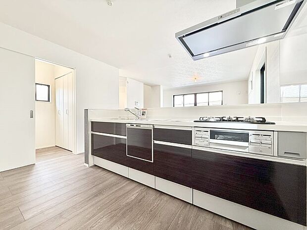 ■シンプルで機能的、毎日使いやすいキッチン