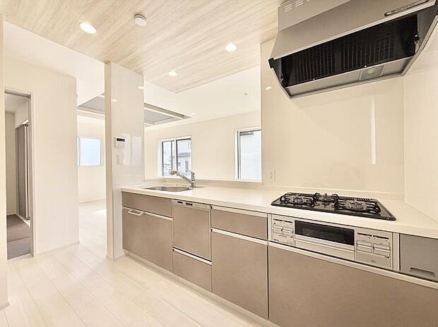 ■シンプルで機能的、毎日使いやすいキッチン