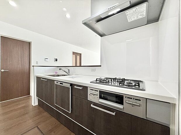 ■シンプルで機能的、毎日使いやすいキッチン