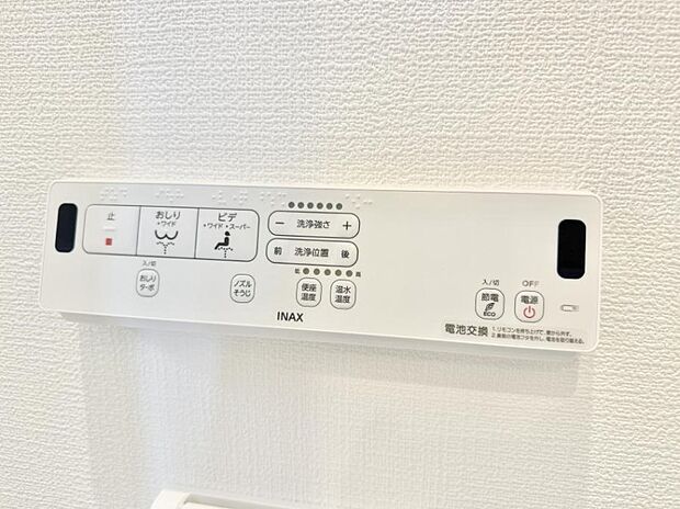 ■温水洗浄で快適、清潔感が保たれるシャワートイレ